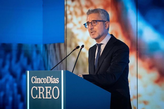 El ministro de Hacienda, Arcadi España, durante la tercera edición del Foro CREO, en el Hotel Westin Palace de Madrid, a 14 de octubre de 2026, en Madrid (España). El foro, que ha sido organizado por el diario Cinco Días, se celebra los días 14 y 15 de oc