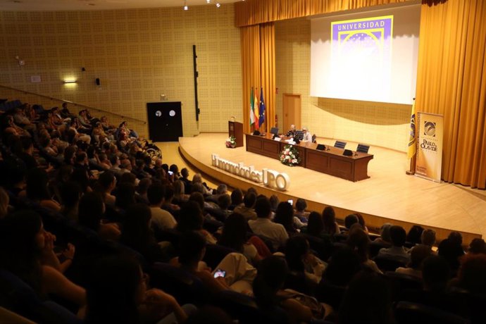 Primera lección de María Galiana en la UPO