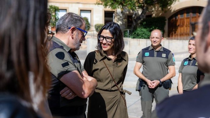 La consellera Parlon amb els Agents Rurals