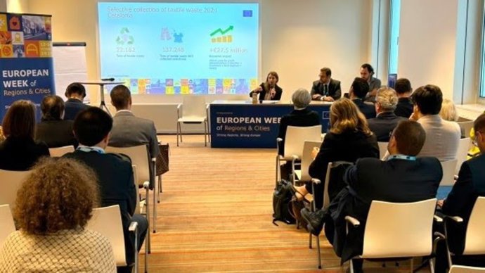 Imagen de la jornada organizada por la ACM sobre la recogida de residuos textiles