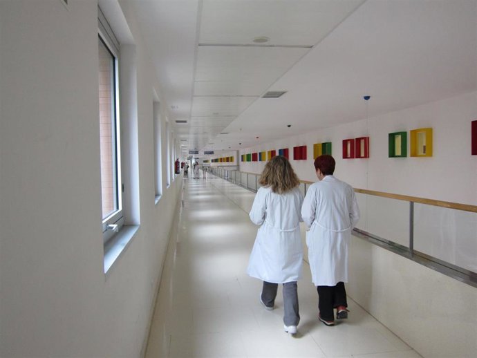 Archivo - Personal sanitario en una foto de archivo de Europa Press.