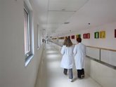 Foto: Un estudio ve "claves" el entorno laboral y la organización para evitar 'burnout' en sanitarios