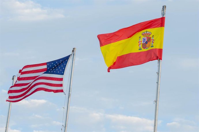 Las banderas de Estados Unidos y España