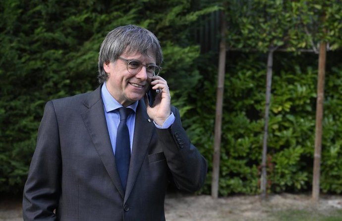 El presidente de Junts per Catalunya, Carles Puigdemont, tras realizar una declaración institucional, a 6 de octubre de 2026, en Waterloo (Bélgica).