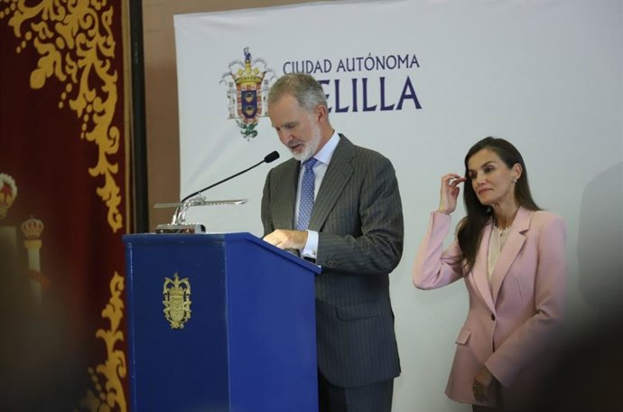Los Reyes durante el discurso de Felipe Vi en Melilla el 14 de octubre de 2026