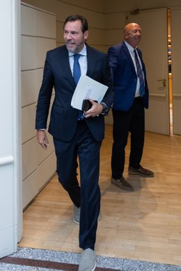 El ministro de Transportes y Movilidad Sostenible, Óscar Puente, a su llegada a una sesión plenaria en el Senado, a 8 de septiembre de 2026, en Madrid (España). Este es el primer pleno que se celebra en la Cámara Alta tras el período estival.