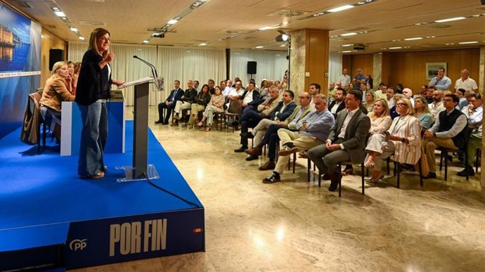 Buruaga se dirige a la Junta Directiva del PP de Cantabria