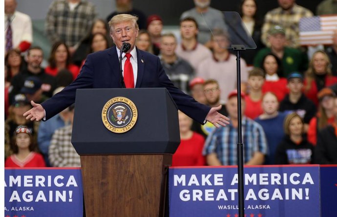 El presidente de Estados Unidos, Donald Trump, durante un mitin en Alaska por la campaña de las elecciones de medio mandato del próximo 3 de noviembre.