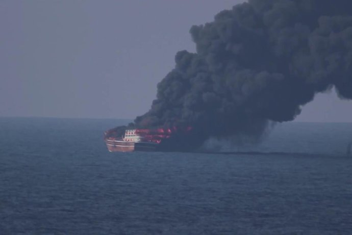 Imagem de um “dhow” supostamente ligado ao Irã e destruído pelo Exército dos Estados Unidos