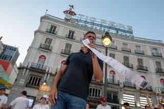 Archivo - Henrique Capriles, ex candidato a la presidencia de Venezuela, se dirige a los presentes durante una manifestación en la Puerta del Sol, en Madrid.