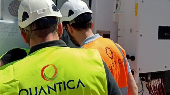 Quantica logra cerca de 900 instalaciones y 200 MW de autoconsumo bajo gestión en su cartera de mantenimiento