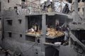 Muere un palestino y decenas resultan heridos en un bombardeo de Israel contra el norte de Gaza
