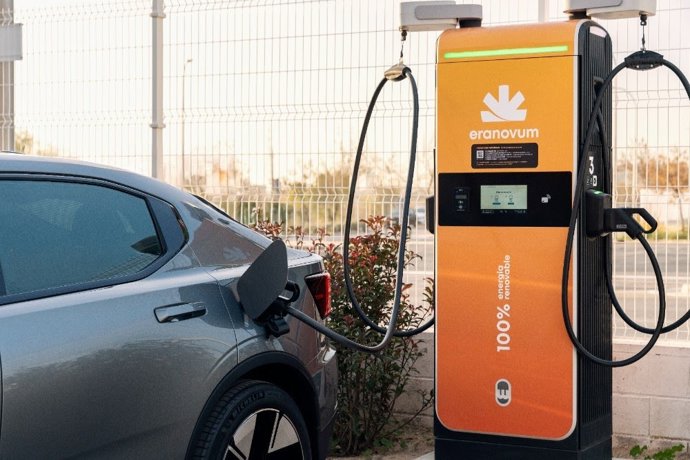 Archivo - Cargador de Eranovum para vehículo eléctrico.