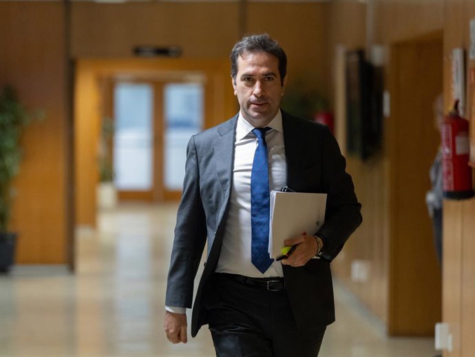 Archivo - El vicepresidente primero y ministro de Economía, Comercio y Empresa, Carlos Cuerpo, se reúne con representantes del sector financiero, en el Ministerio de Economía, Comercio y Empresa, a 24 de julio de 2026, en Madrid (España). La reunión se pr