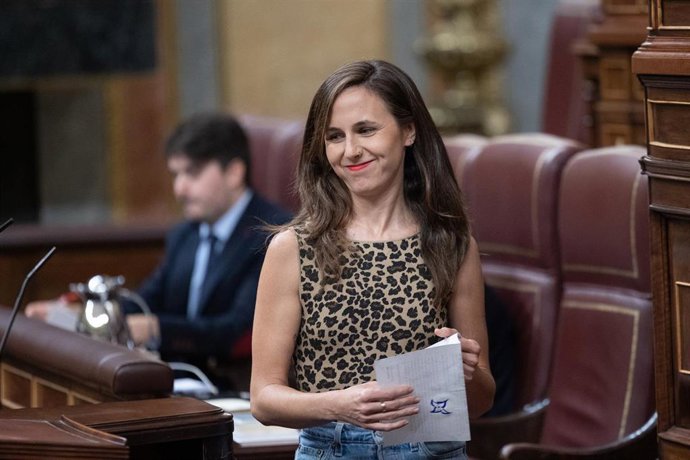 La secretaria general de Podemos, Ione Belarra, interviene durante una sesión plenaria, en el Congreso de los Diputados, a 2 de octubre de 2026, en Madrid (España). 