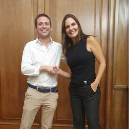 El presidente de Cerclemón, Pol Salenallas, junto a la expresidenta, Marta Sánchez