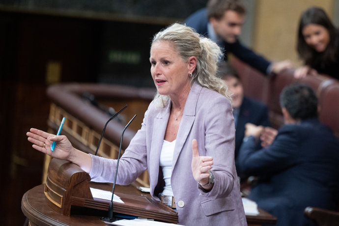 La portavoz de la Ejecutiva Federal del PSOE, Montse Mínguez, durante una sesión plenaria, en el Congreso de los Diputados, a 2 de octubre de 2026, en Madrid (España).