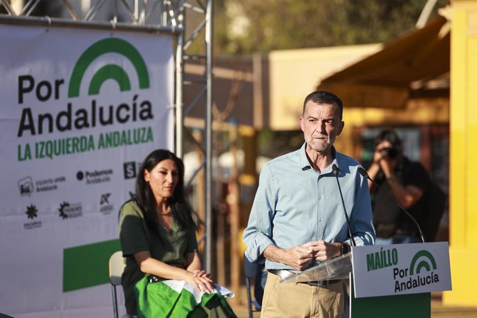 Archivo - El coordinador federal de Izquierda Unida (IU) y portavoz de Por Andalucía, Antonio Maíllo, junto a la portavoz de Podemos Andalucía, Alejandra Durán, durante un acto de campaña de la coalición en las elecciones autonómicas del pasado 17 de mayo