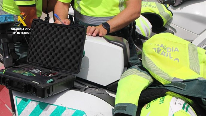 Agentes de la Agrupación de Tráfico de la Guardia Civil de Huelva.