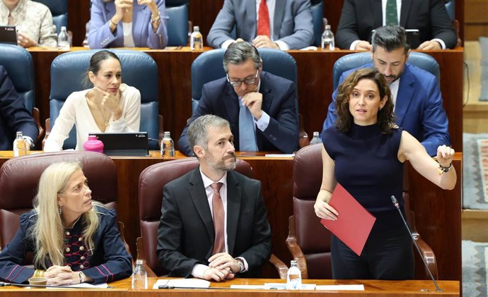 La presidenta de la Comunidad de Madrid, Isabel Díaz Ayuso, interviene durante una sesión plenaria, en la Asamblea de Madrid, a 15 de octubre de 2026, en Madrid (España).