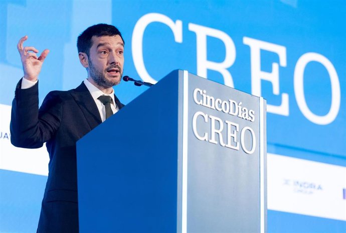 El ministro de Consumo y Agenda 2030, Pablo Bustinduy, durante la tercera edición del Foro CREO, en el Hotel Westin Palace de Madrid.