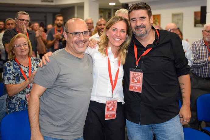 El secretario provincial del PSOE, Pablo Bellido; la alcaldesa de Sigüenza y parlamentaria regional, María Jesús Merino; y el actual alcalde de Marchamalo, Rafael Esteban.
