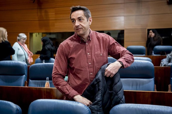 Archivo - El diputado de Más Madrid, Emilio Delgado, durante una sesión plenaria en la Asamblea de Madrid, a 12 de marzo de 2026, en Madrid (España)