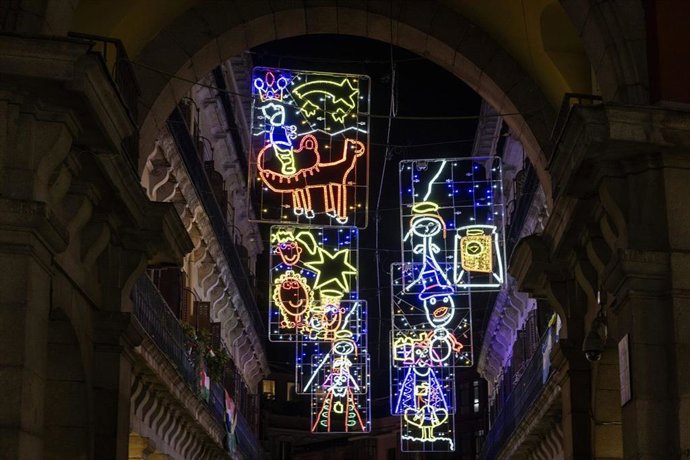 Archivo - El Ayuntamiento convoca el tercer concurso escolar de dibujo para diseñar las luces de Navidad