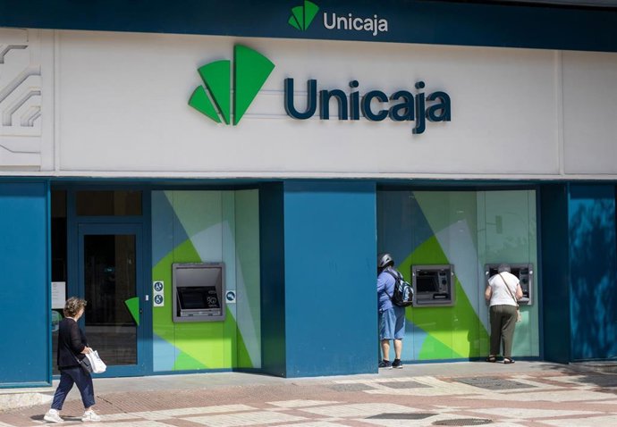 Imagen de archivo de una fachada de Unicaja.