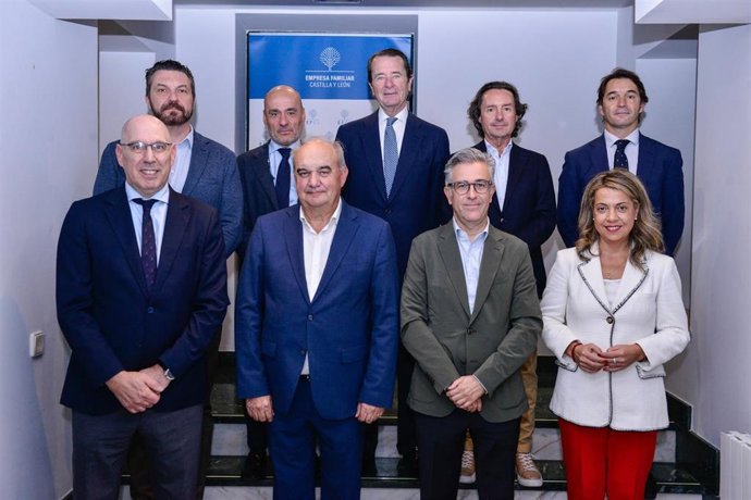 Miembros del jurado del XXIV Premio EFCL 'Antonio Pérez'.