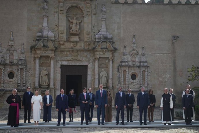 El Rey, Illa, Urtasun, Llorca, Azcón y Prohens presiden la reunión del Patronato del Monasterio de Poblet