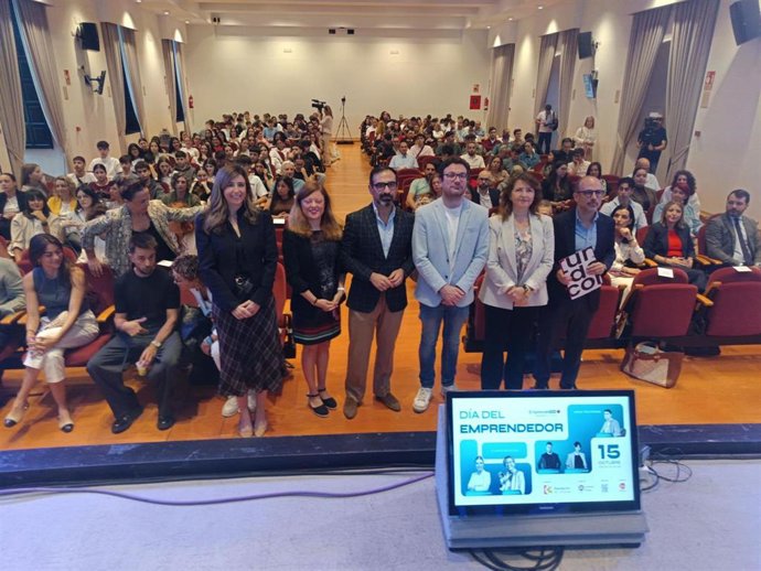 Félix Romero y Juan José Giner (centro), en la inauguración del 'Día del Emprendedor' en la Diputación de Córdoba.