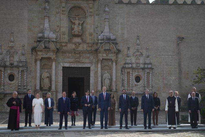 El Rey, Illa, Urtasun, Llorca, Azcón y Prohens presiden la reunión del Patronato del Monasterio de Poblet