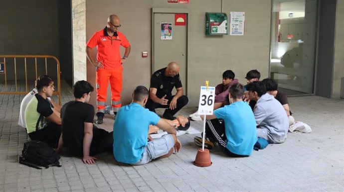 Más de 2.000 jóvenes granadinos se forman en reanimación en el Cardiomaratón 2026 del 061