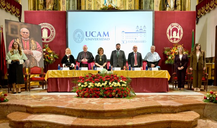El presidente de la Comunidad, Fernando López Miras, asistió hoy al acto de apertura del curso académico 2026-2027 de la Universidad Católica San Antonio de Murcia (UCAM)