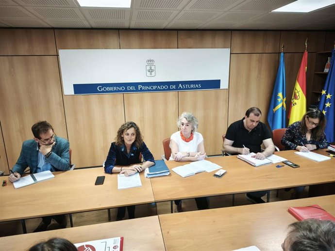 La consejera de Educación, Eva Ledo, se reúne con los sindicatos para avanzar en el pacto 'Asturias Educa'.