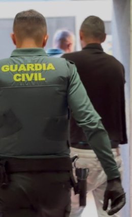Tres detenidos y una investigada por robar en los bares de las piscinas de distintas localidades sorianas.