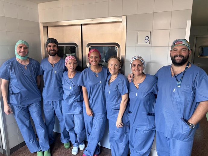 Son Llàtzer realiza por primera vez una compleja reconstrucción microquirúrgica para preservar la pierna de una paciente