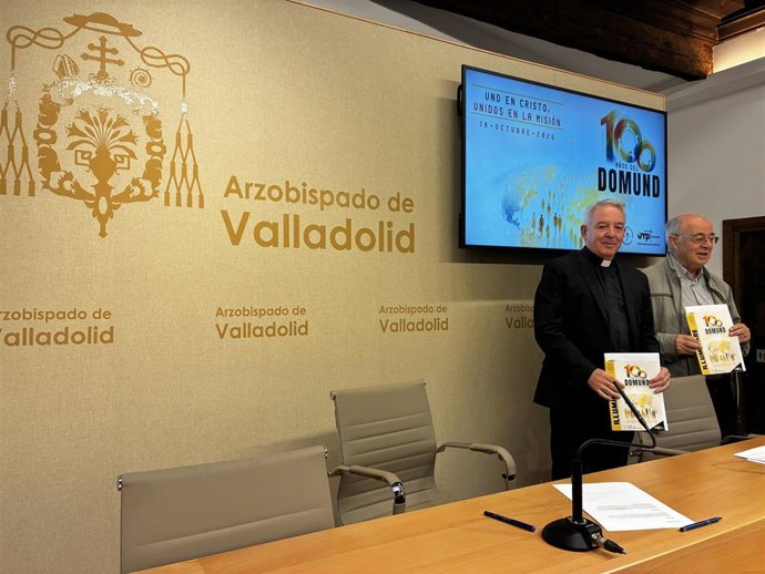 Jesús Fernández Lubiano (i) y Javier Carlos Gómez, antes de la rueda de prensa.