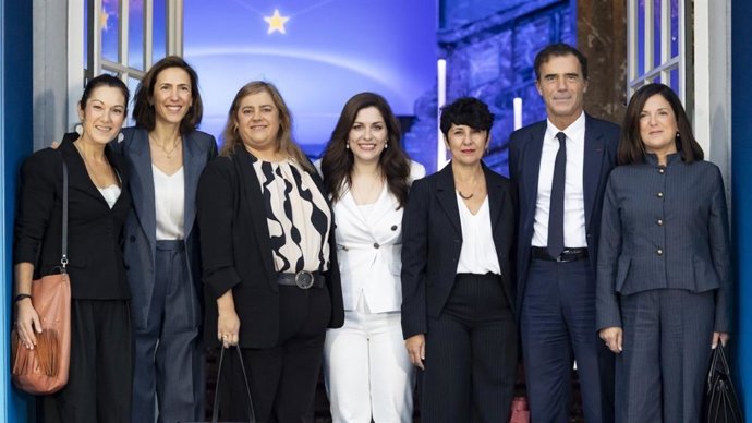 La portavoz del PNV en el Congreso, Maribel Vaquero, junto a otras representantes jeltzales en la cumbre de Renew Europe, en Bruselas