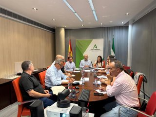 Reunión celebrada con representantes de Hortyfruta, Coexphal, Asaja, COAG, UPA y Ecohal, junto al secretario general de Agricultura, Ganadería y Fondos Agrarios de la Junta de Andalucía, Manuel Gómez Galera.