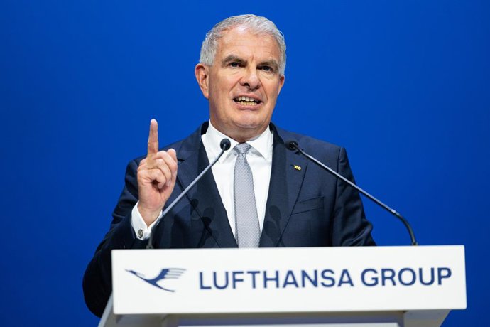 Archivo - FILED - 12 May 2026, Hesse, Frankfurt_Main: Carsten Spohr, Chairman of the Executive Board and CEO of  Lufthansa AG, speaks at the Annual General Meeting of  Lufthansa AG at the Congress Center Messe Frankfurt. Photo: Florian Wiegand/dpa