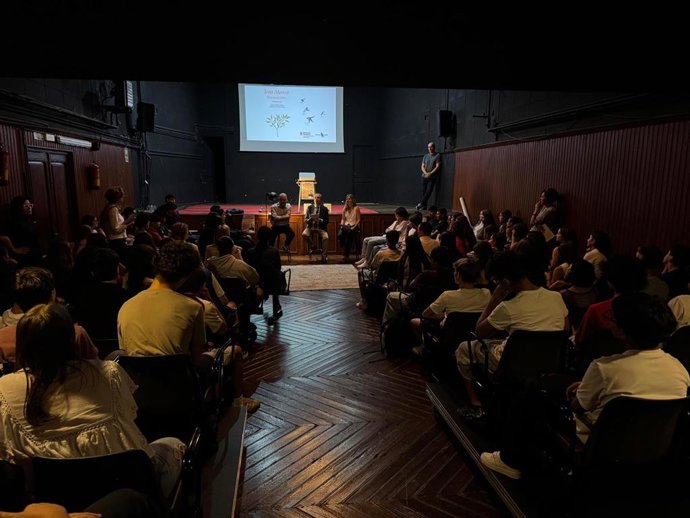 Vera asiste a la presentación del certamen literario Joan Alcover dirigido a alumnos de ESO y bachillerato