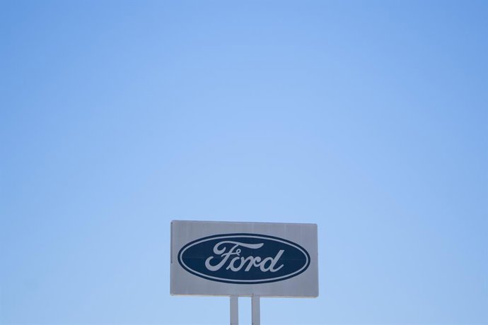 Archivo - Logo de Ford en la entrada de la fábrica, a 22 de junio de 2022, en Almussafes, Valencia, Comunidad Valenciana, (España). 