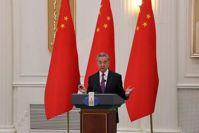 Archivo - Arquivo - ULAN BATOR, 14 de junho de 2026  -- O ministro das Relações Exteriores da China, Wang Yi, que também é membro do Bureau Político do Comitê Central do Partido Comunista da China, e a ministra das Relações Exteriores da Mongólia, Batmunk