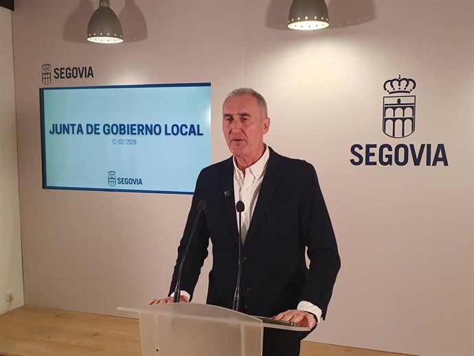Archivo - El alcalde de Segovia, José Mazarías, en la rueda de prensa.