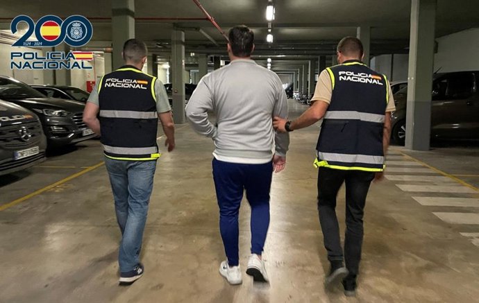 A Polícia Nacional prendeu quatro pessoas como responsáveis pelas lutas clandestinas que resultaram na morte de um viciado em drogas em Granada