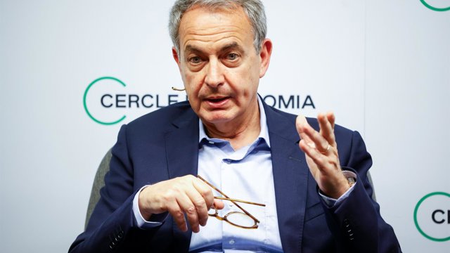 Archivo - El expresidente del Gobierno José Luis Rodríguez Zapatero presenta su libro 'Crónica de la España que dialoga', en el Cercle d'Economia, a 22 de abril de 2024, en Barcelona, Catalunya (España).