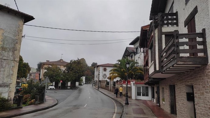 Archivo - Karrantza (Bizkaia) en un día de lluvia
