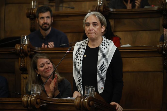 Archivo - Arquivo - A ex-prefeita de Barcelona e líder do partido Comuns na Câmara Municipal, Ada Colau, durante sua última sessão plenária na Câmara Municipal de Barcelona, em 25 de outubro de 2024, em Barcelona, Catalunha (Espanha).